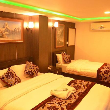 Hotel Holiday Inn Kathmandu Bagian luar foto