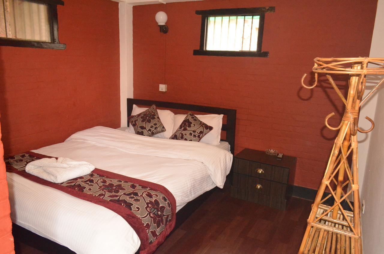 Hotel Holiday Inn Kathmandu Bagian luar foto