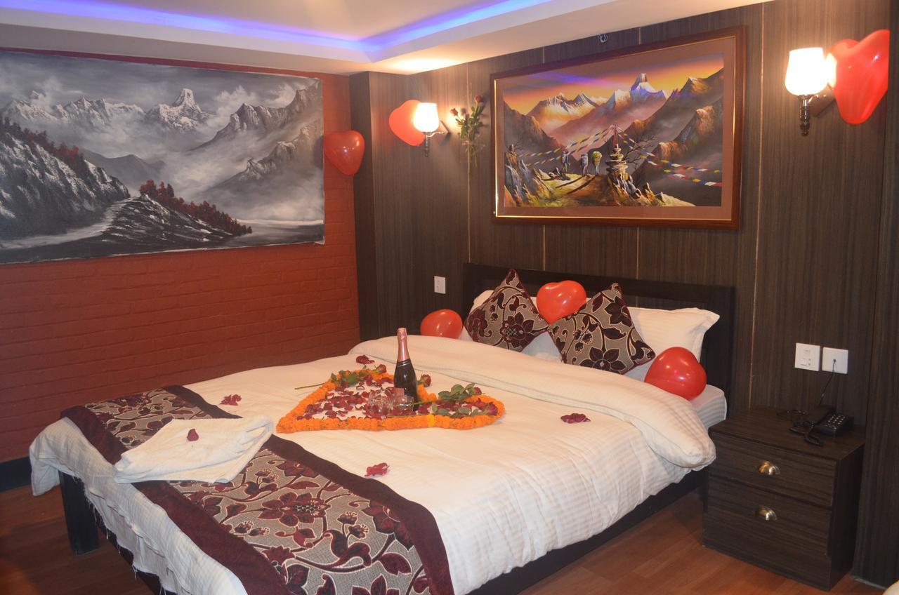 Hotel Holiday Inn Kathmandu Bagian luar foto