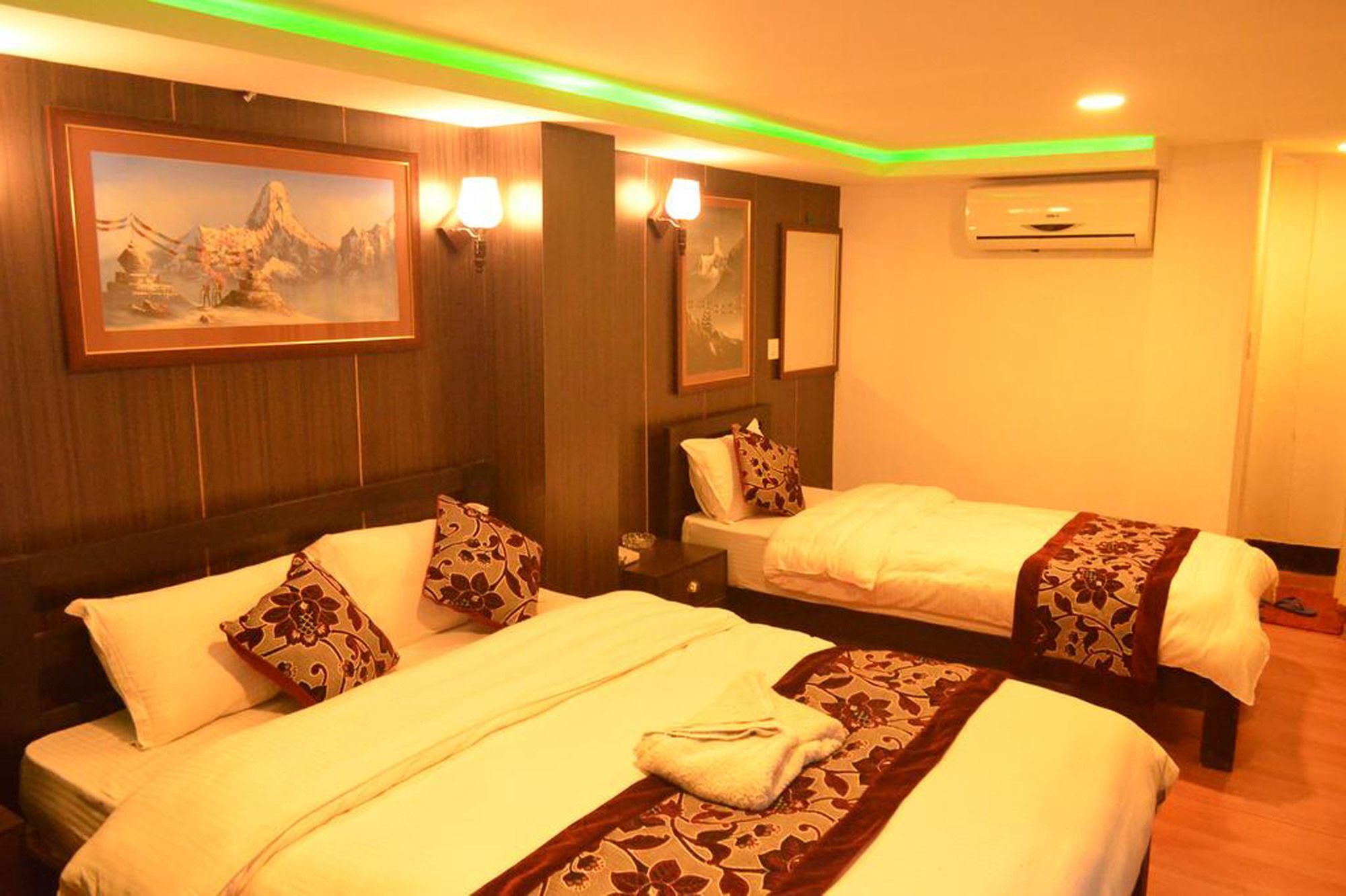 Hotel Holiday Inn Kathmandu Bagian luar foto
